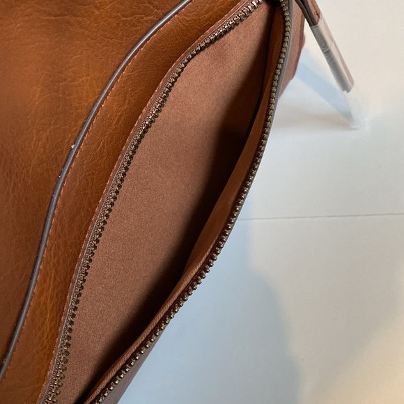 T-Shirt & Jeans Cognac Purse NWT Shoulder Bag Brown Zippered Crossbody - Picture 12 of 16